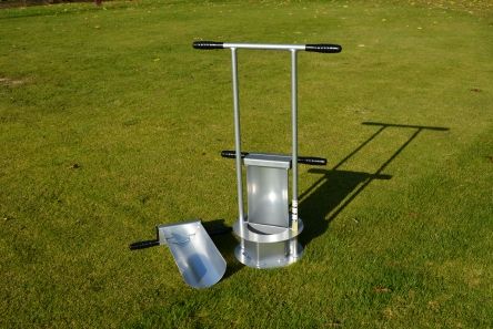 Pair of replacement Blades for Winter 'Knock in' Holecutter (6 inch diameter) with handle Blade lifters -Active Golf Projects